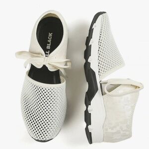 NWOT-> All Black - Amazing Mesh Graphic Sneaker (Ivory)